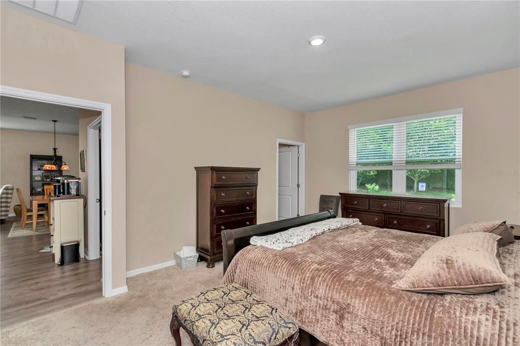 For Sale: $289,999 (2 beds, 2 baths, 1811 Square Feet)