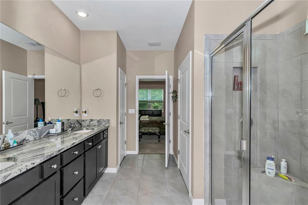 For Sale: $289,999 (2 beds, 2 baths, 1811 Square Feet)