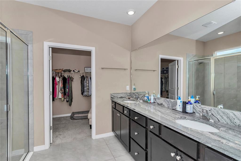 For Sale: $289,999 (2 beds, 2 baths, 1811 Square Feet)