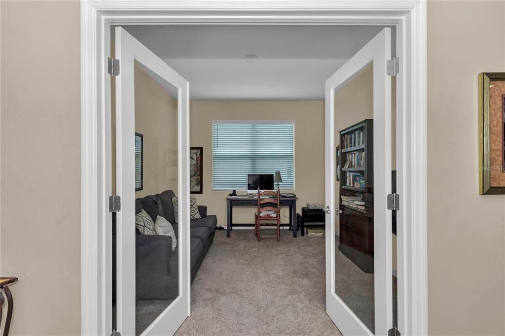 For Sale: $289,999 (2 beds, 2 baths, 1811 Square Feet)