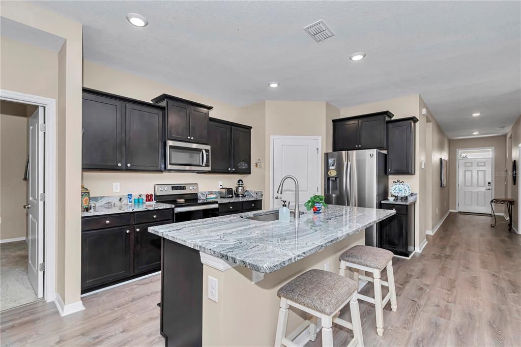 For Sale: $289,999 (2 beds, 2 baths, 1811 Square Feet)