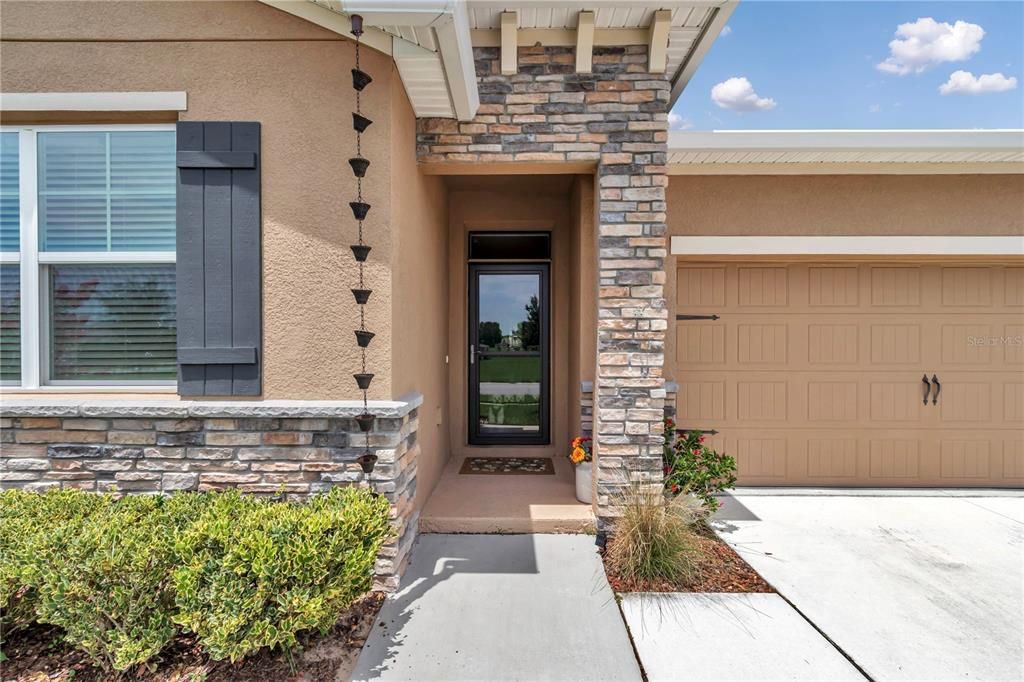 For Sale: $289,999 (2 beds, 2 baths, 1811 Square Feet)