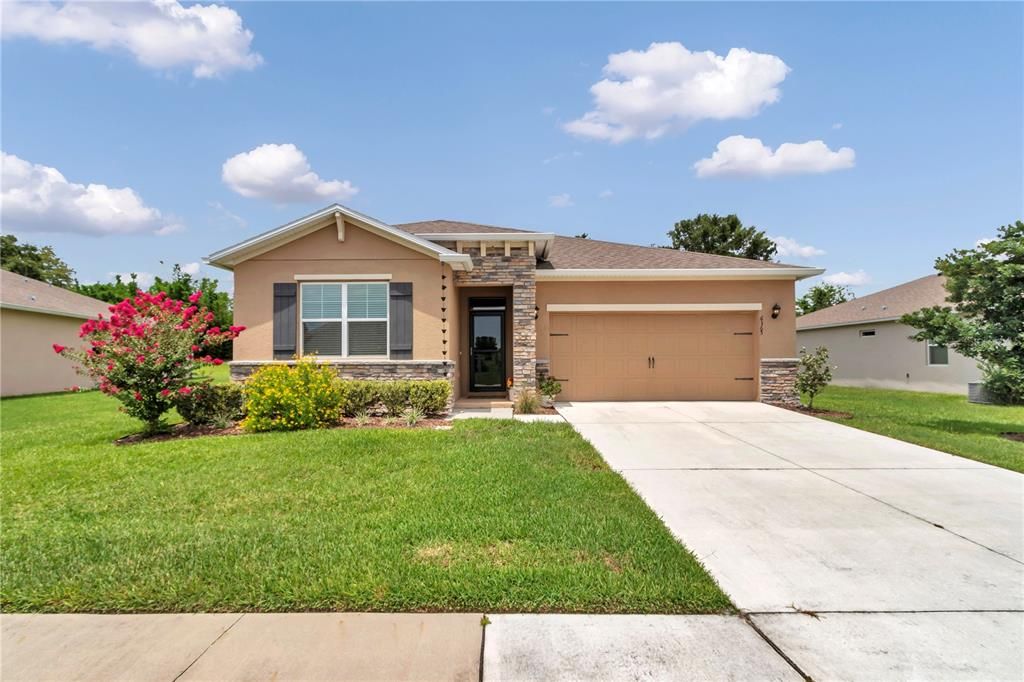 For Sale: $289,999 (2 beds, 2 baths, 1811 Square Feet)