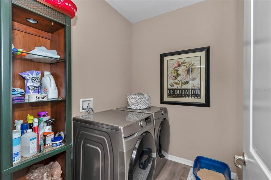 For Sale: $289,999 (2 beds, 2 baths, 1811 Square Feet)