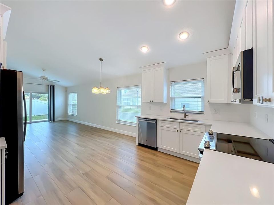 На продажу: $439,900 (3 спален, 2 ванн, 1587 Квадратных фут)