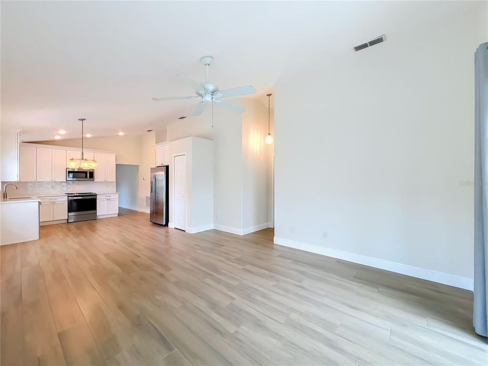 На продажу: $439,900 (3 спален, 2 ванн, 1587 Квадратных фут)