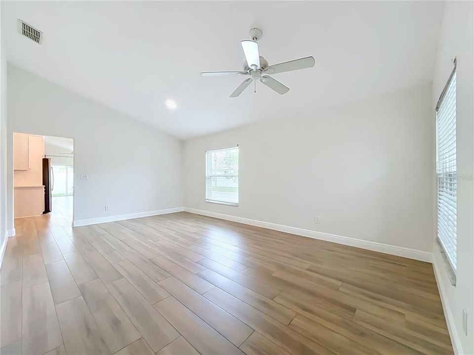 На продажу: $439,900 (3 спален, 2 ванн, 1587 Квадратных фут)