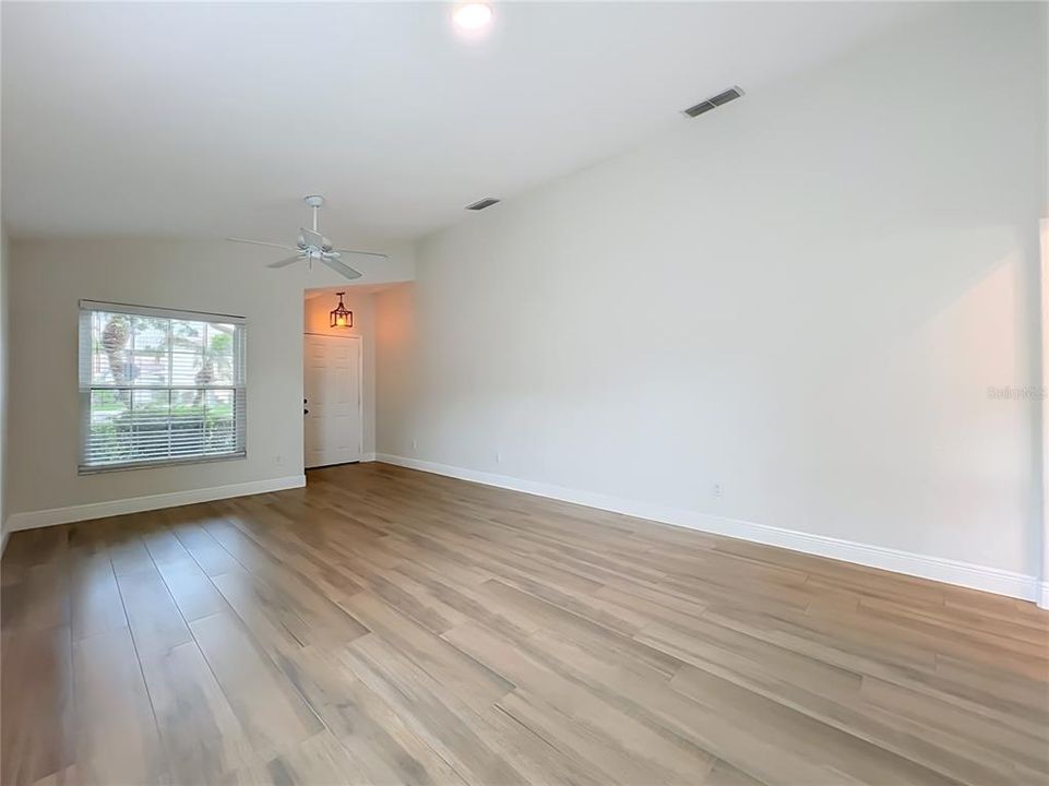 На продажу: $439,900 (3 спален, 2 ванн, 1587 Квадратных фут)