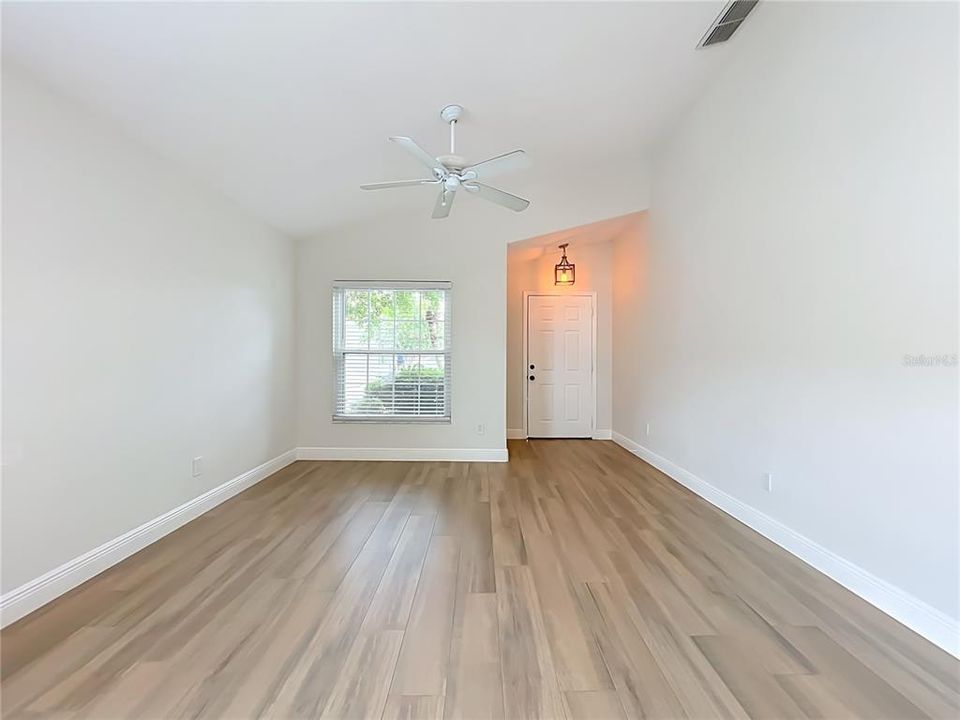 На продажу: $439,900 (3 спален, 2 ванн, 1587 Квадратных фут)
