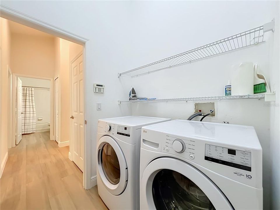 На продажу: $439,900 (3 спален, 2 ванн, 1587 Квадратных фут)