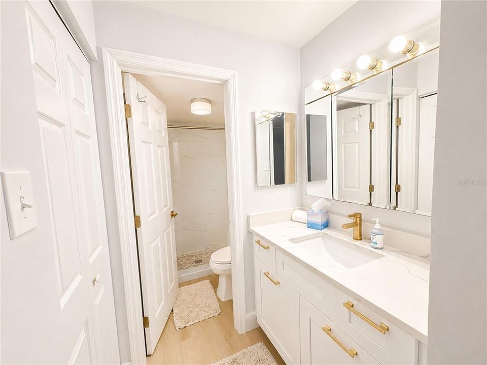 For Sale: $449,000 (2 beds, 2 baths, 915 Square Feet)