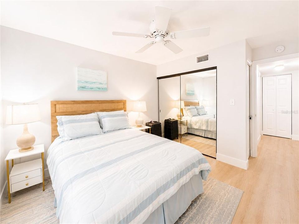 For Sale: $449,000 (2 beds, 2 baths, 915 Square Feet)