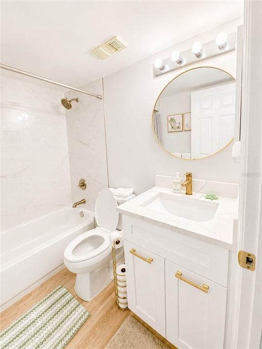 For Sale: $449,000 (2 beds, 2 baths, 915 Square Feet)