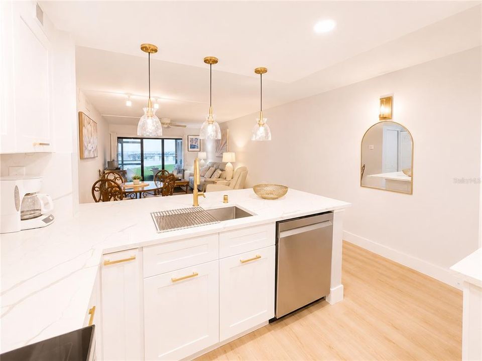 For Sale: $449,000 (2 beds, 2 baths, 915 Square Feet)