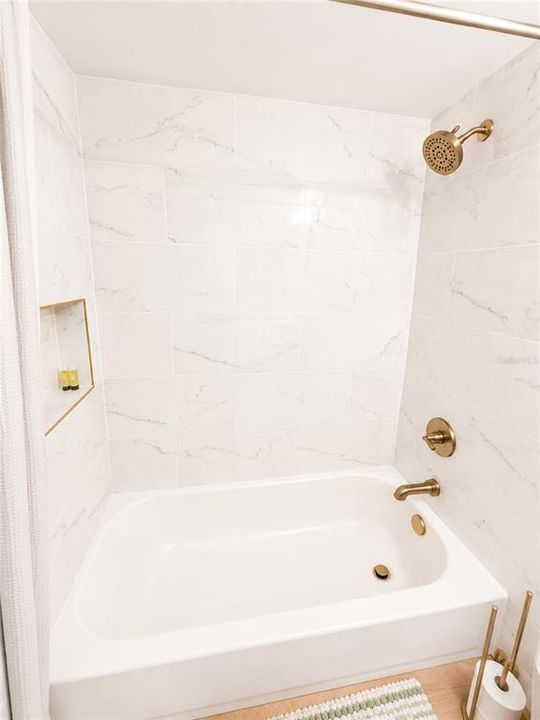 For Sale: $449,000 (2 beds, 2 baths, 915 Square Feet)
