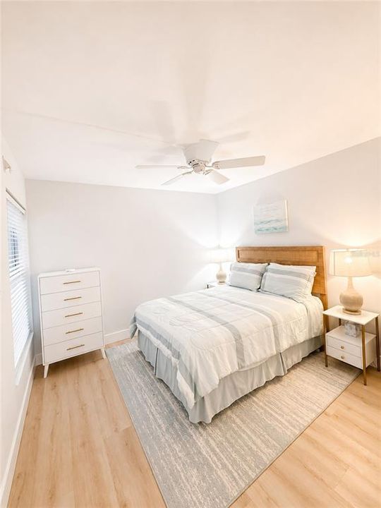 For Sale: $449,000 (2 beds, 2 baths, 915 Square Feet)