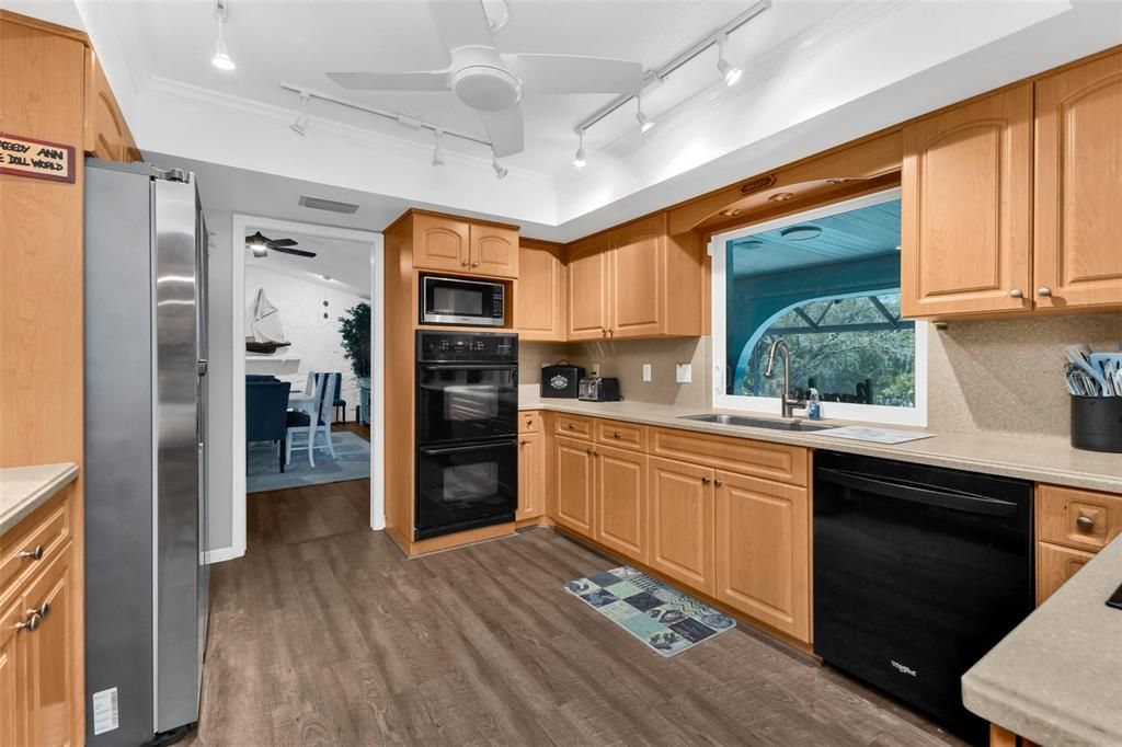 For Sale: $525,000 (3 beds, 2 baths, 2217 Square Feet)