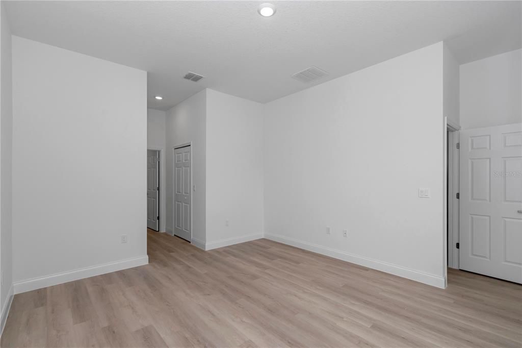 Active With Contract: $308,900 (4 beds, 2 baths, 1859 Square Feet)