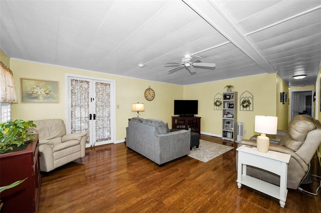 For Sale: $185,000 (3 beds, 2 baths, 1150 Square Feet)