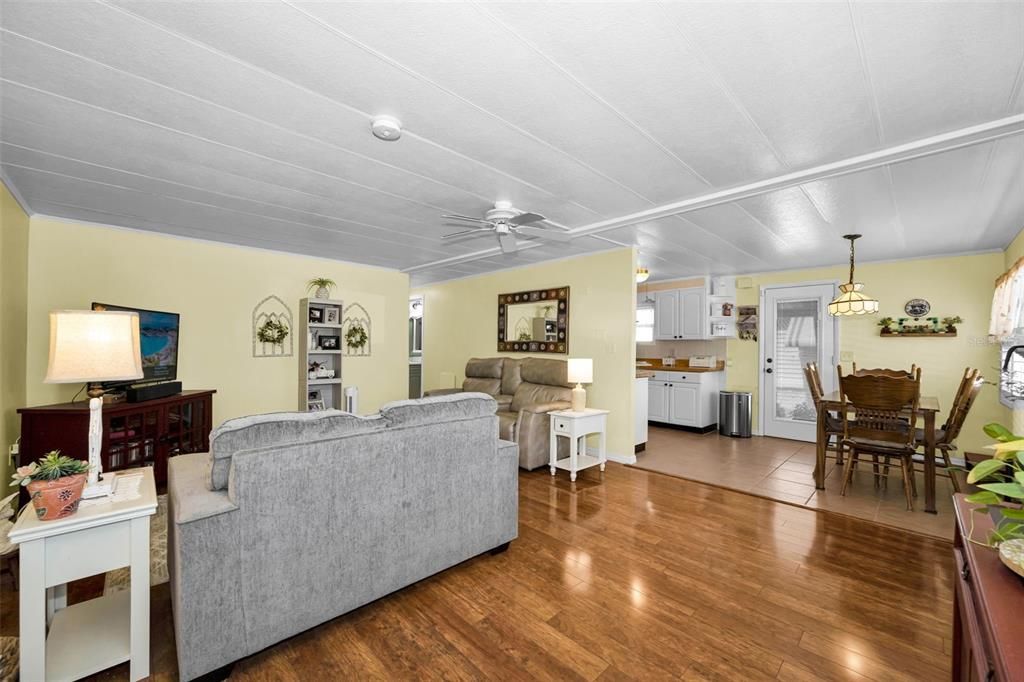 For Sale: $185,000 (3 beds, 2 baths, 1150 Square Feet)