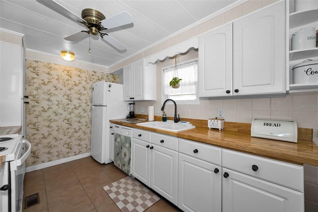 For Sale: $185,000 (3 beds, 2 baths, 1150 Square Feet)