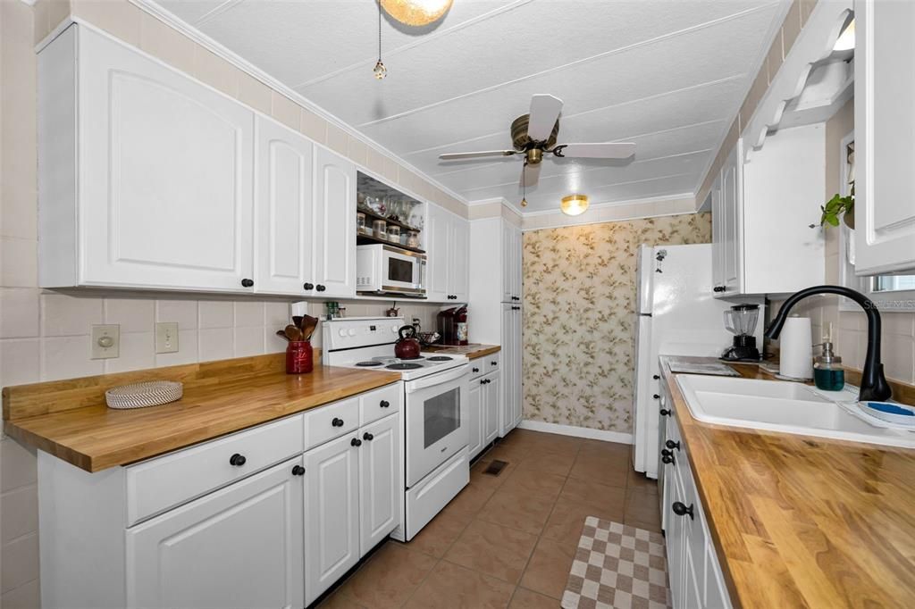 For Sale: $185,000 (3 beds, 2 baths, 1150 Square Feet)