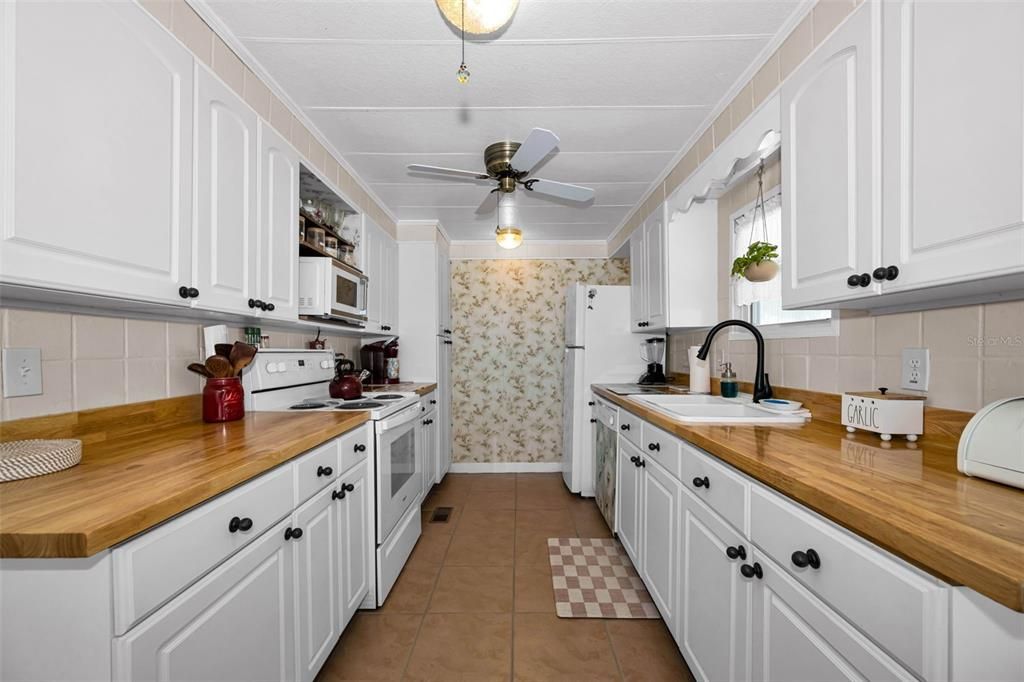For Sale: $185,000 (3 beds, 2 baths, 1150 Square Feet)