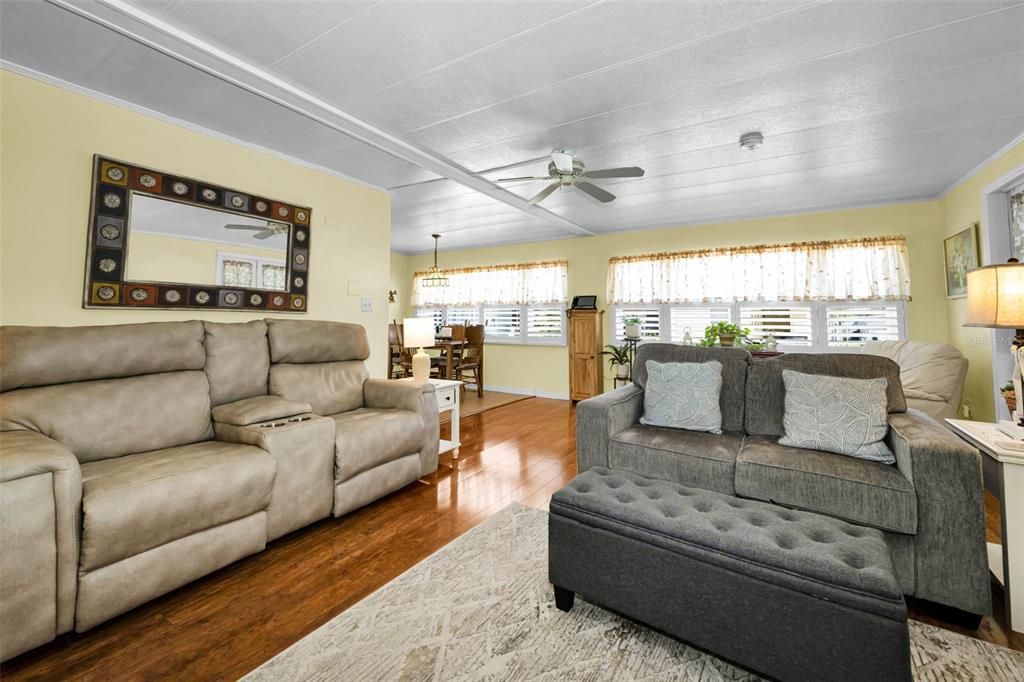 For Sale: $185,000 (3 beds, 2 baths, 1150 Square Feet)