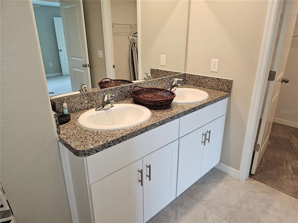 For Rent: $2,200 (3 beds, 2 baths, 1334 Square Feet)