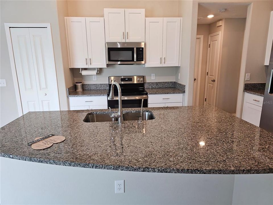 For Rent: $2,200 (3 beds, 2 baths, 1334 Square Feet)