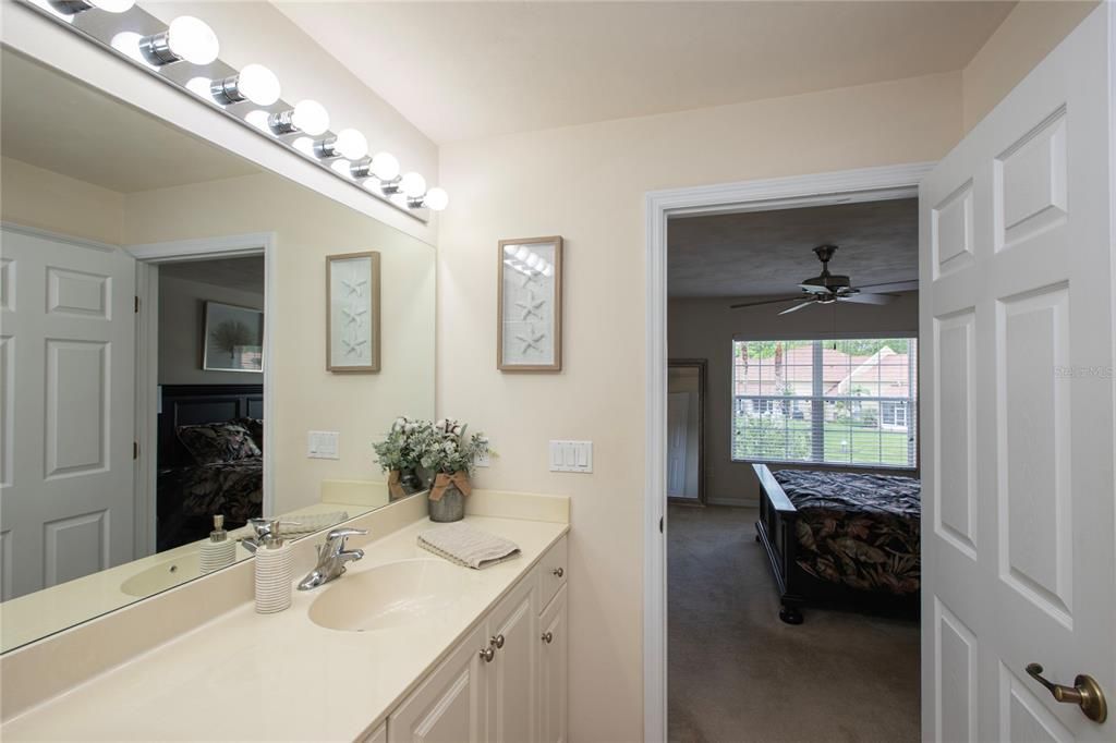 For Rent: $2,550 (2 beds, 2 baths, 1053 Square Feet)