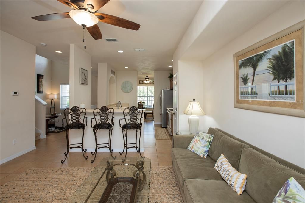 For Rent: $2,550 (2 beds, 2 baths, 1053 Square Feet)