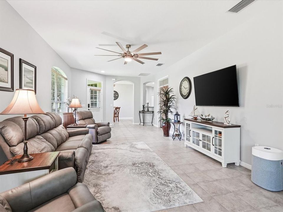 For Sale: $299,900 (2 beds, 2 baths, 1508 Square Feet)