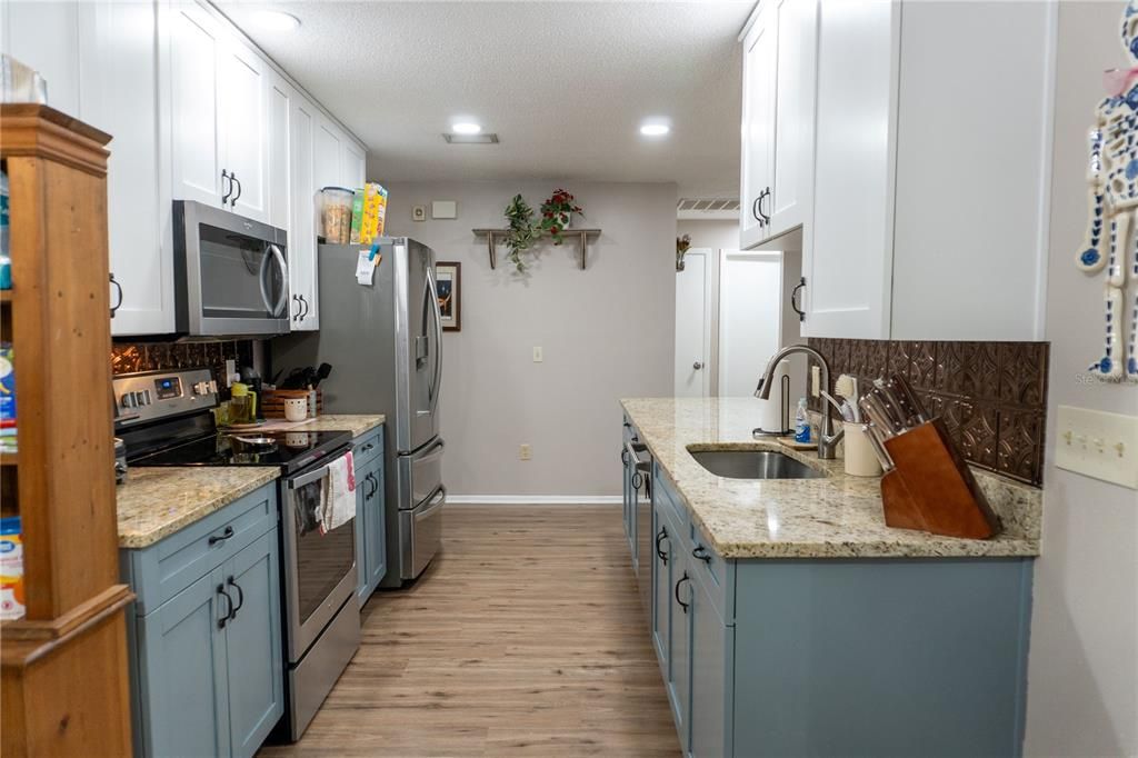 For Sale: $500,000 (3 beds, 2 baths, 1686 Square Feet)