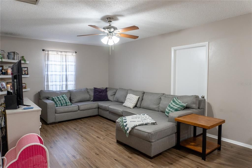 For Sale: $500,000 (3 beds, 2 baths, 1686 Square Feet)