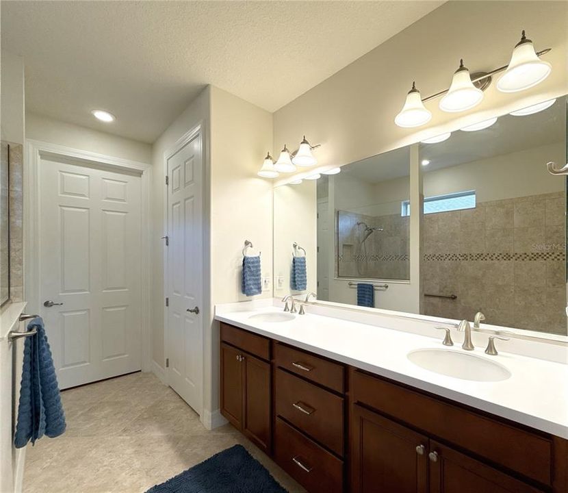 For Sale: $350,000 (2 beds, 2 baths, 1865 Square Feet)