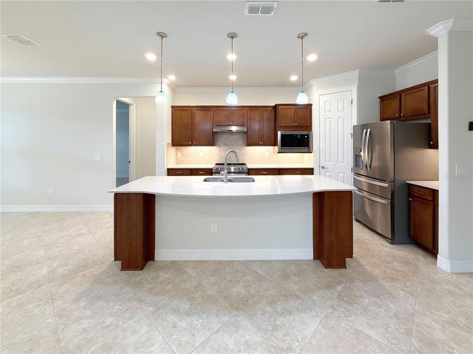 For Sale: $350,000 (2 beds, 2 baths, 1865 Square Feet)