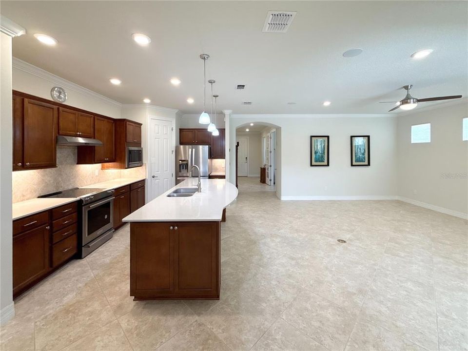 For Sale: $350,000 (2 beds, 2 baths, 1865 Square Feet)