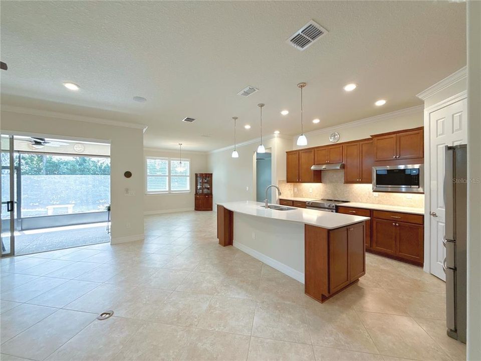 For Sale: $350,000 (2 beds, 2 baths, 1865 Square Feet)