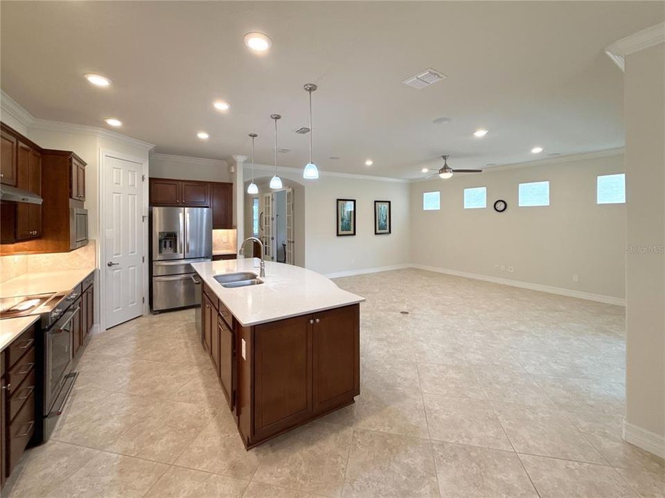 For Sale: $350,000 (2 beds, 2 baths, 1865 Square Feet)
