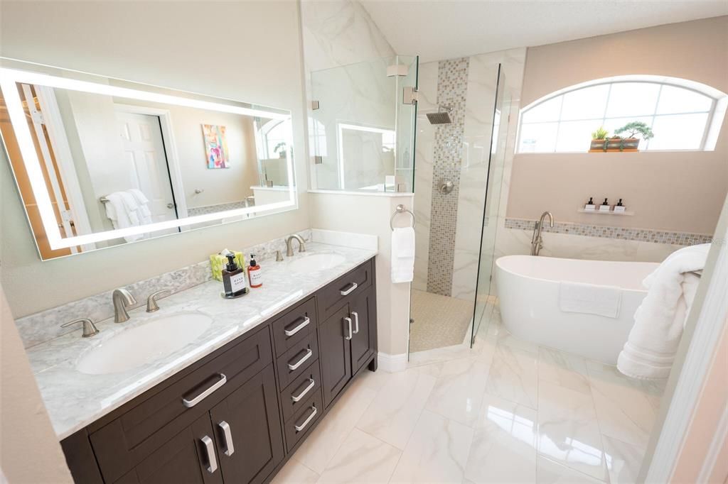 For Sale: $607,400 (4 beds, 2 baths, 2044 Square Feet)