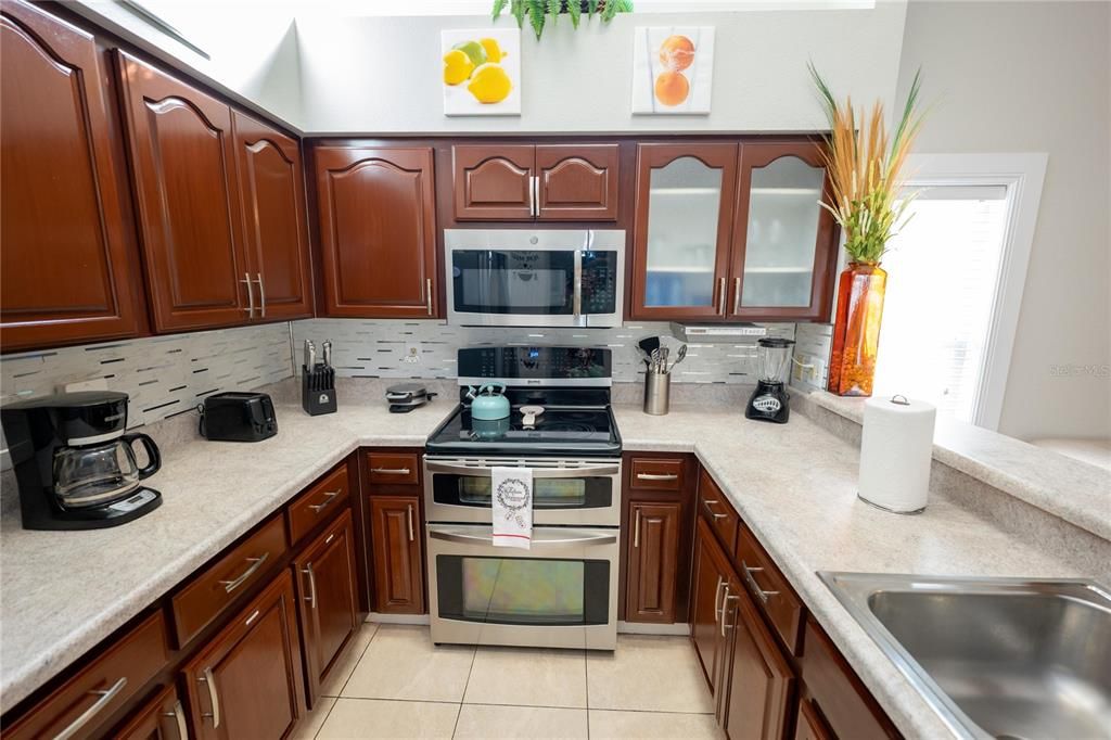 For Sale: $607,400 (4 beds, 2 baths, 2044 Square Feet)