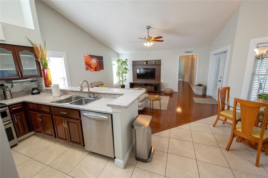 For Sale: $607,400 (4 beds, 2 baths, 2044 Square Feet)