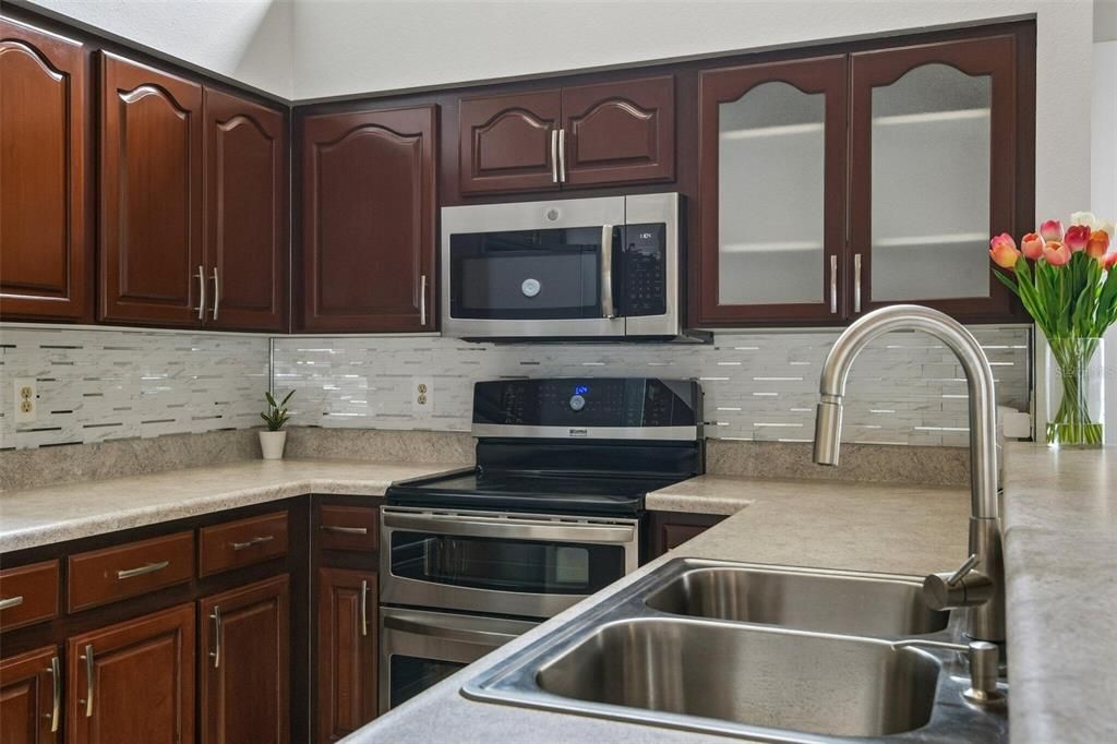 For Sale: $607,400 (4 beds, 2 baths, 2044 Square Feet)