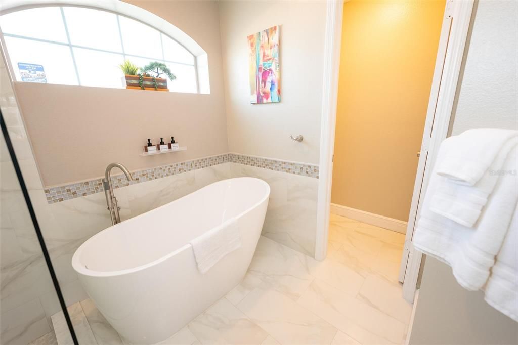 For Sale: $607,400 (4 beds, 2 baths, 2044 Square Feet)