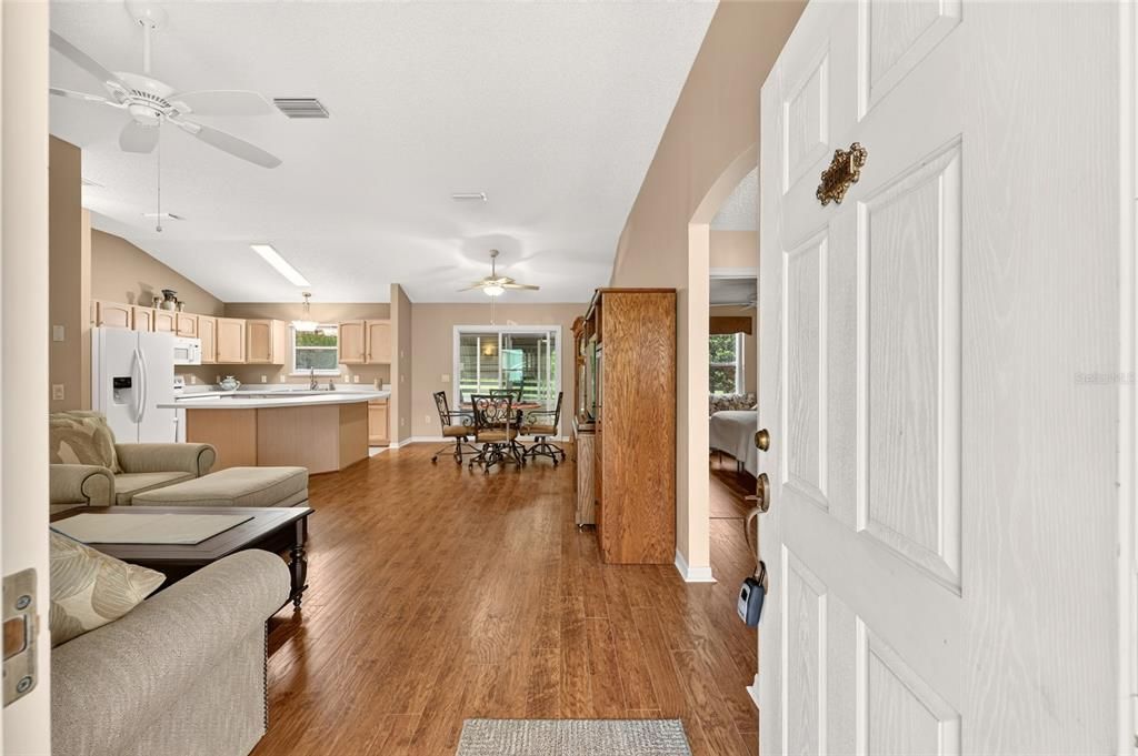 For Sale: $374,000 (3 beds, 2 baths, 1527 Square Feet)