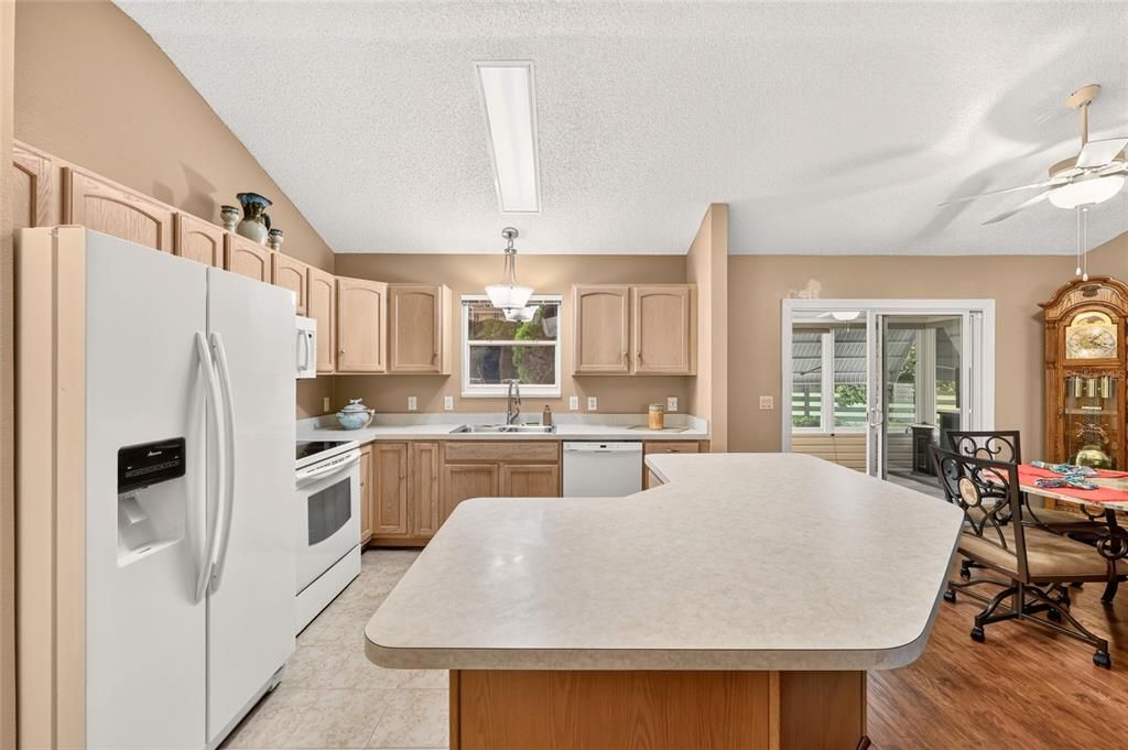 For Sale: $374,000 (3 beds, 2 baths, 1527 Square Feet)