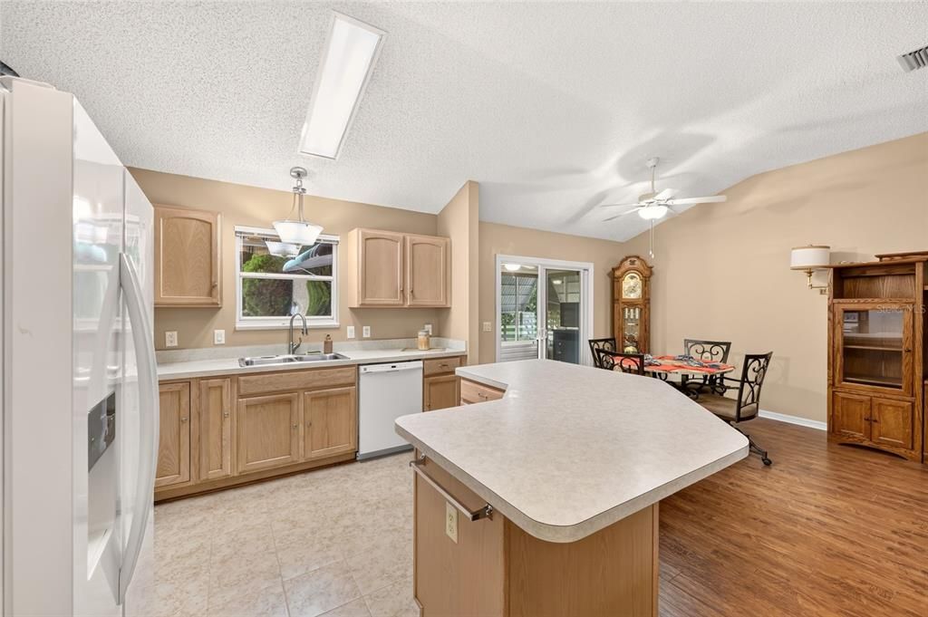 For Sale: $374,000 (3 beds, 2 baths, 1527 Square Feet)
