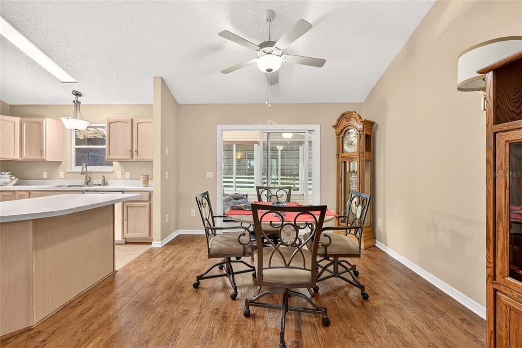 For Sale: $374,000 (3 beds, 2 baths, 1527 Square Feet)