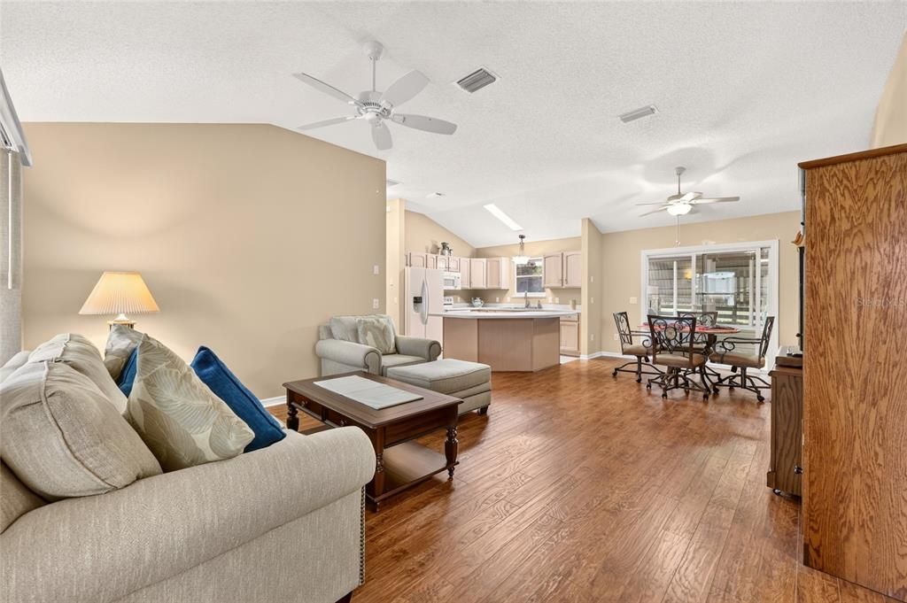For Sale: $374,000 (3 beds, 2 baths, 1527 Square Feet)